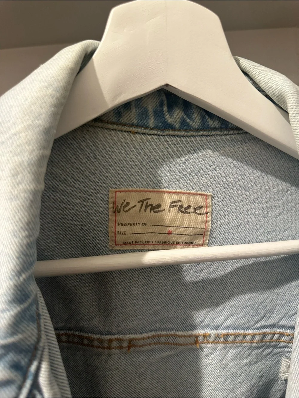 Free People we the free raw hem denim jacket size M - Picture 2 of 4